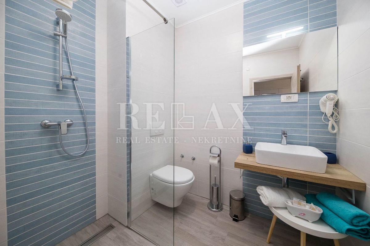 Tribalj - villa moderna con piscina