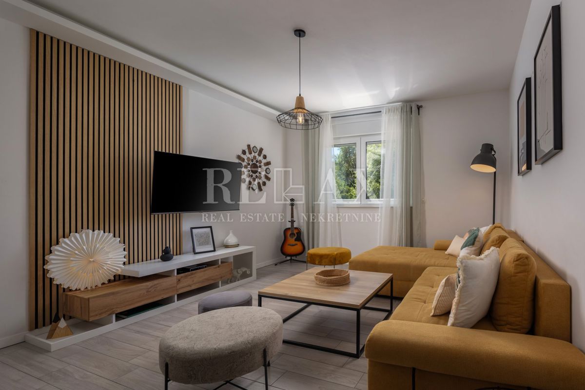 Tribalj - villa moderna con piscina