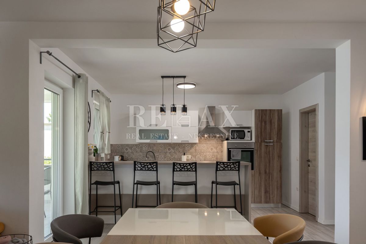 Tribalj - villa moderna con piscina