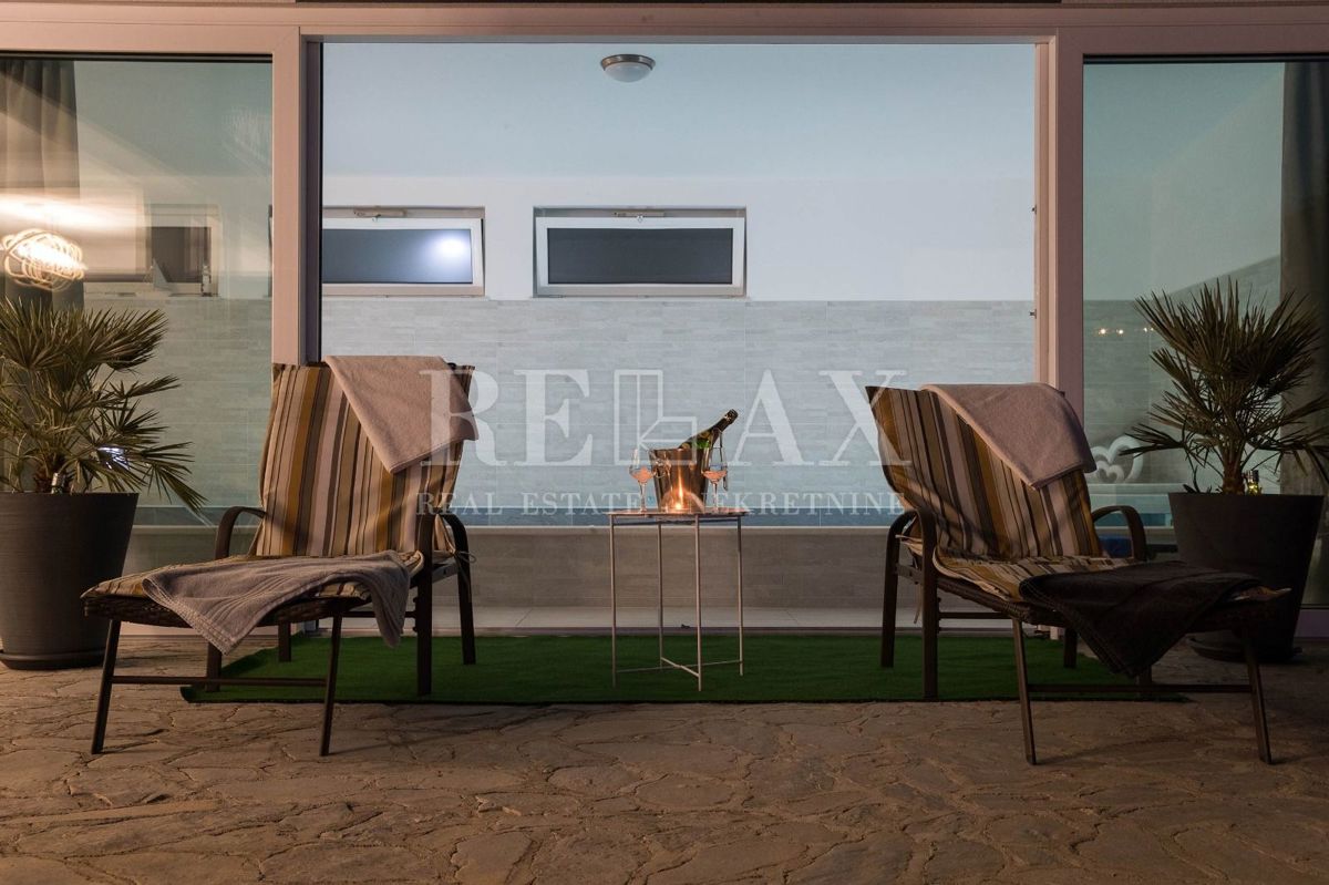 Tribalj - villa moderna con piscina