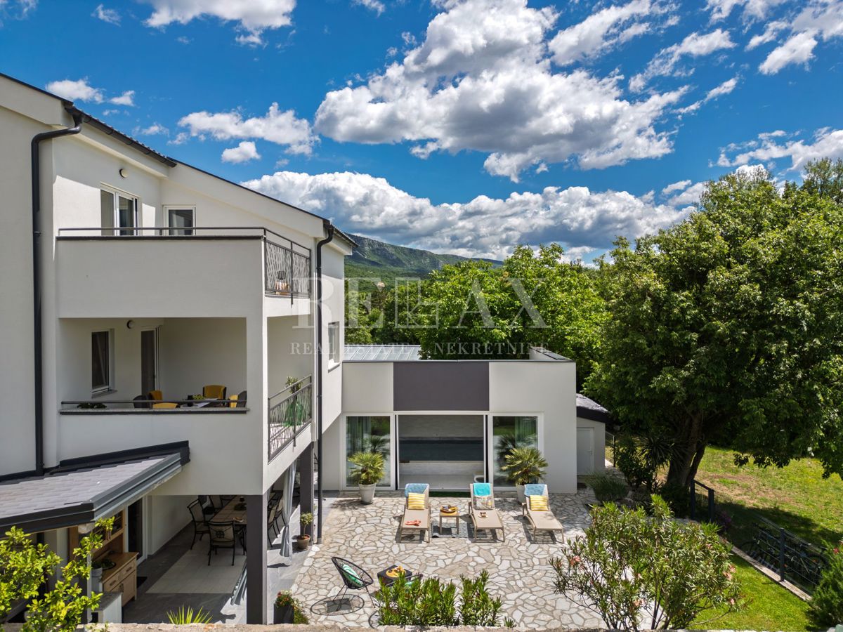 Tribalj - villa moderna con piscina