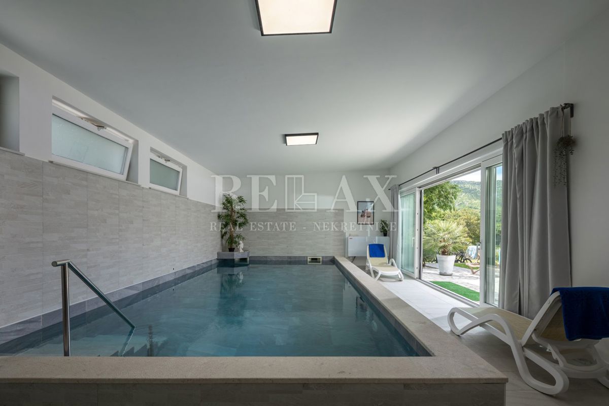 Tribalj - villa moderna con piscina