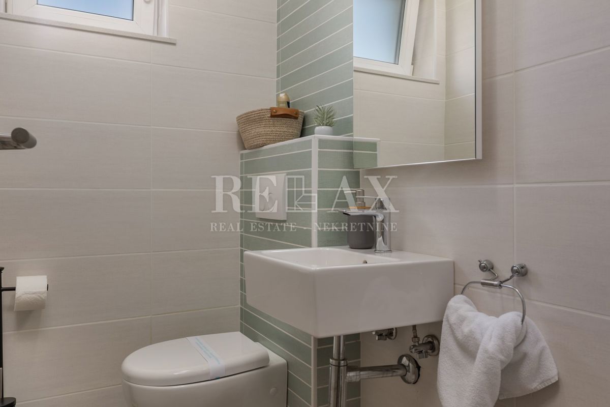 Tribalj - villa moderna con piscina