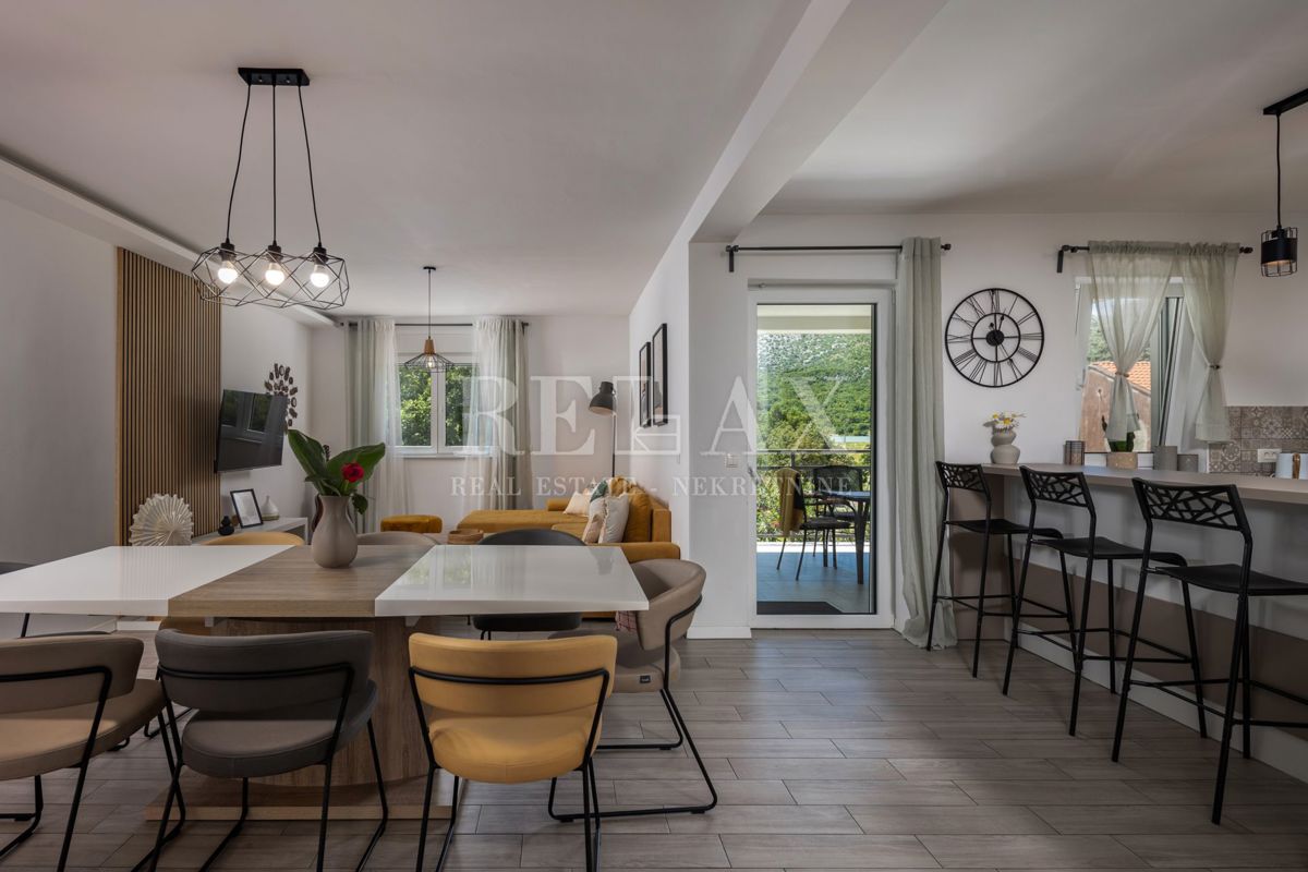 Tribalj - villa moderna con piscina