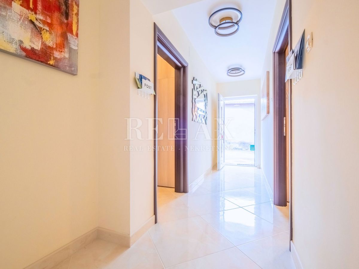 Novi Vinodolski - casa con 3 unità abitative