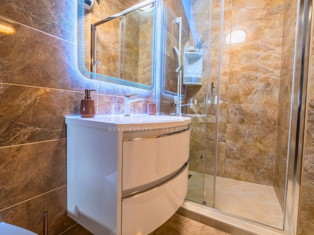 Novi Vinodolski - casa con 3 unità abitative