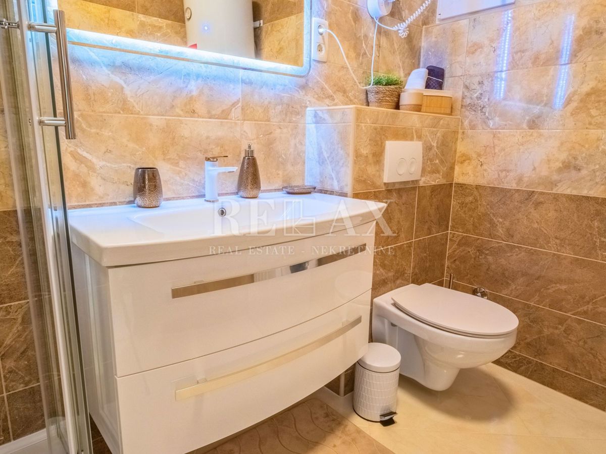 Novi Vinodolski - casa con 3 unità abitative