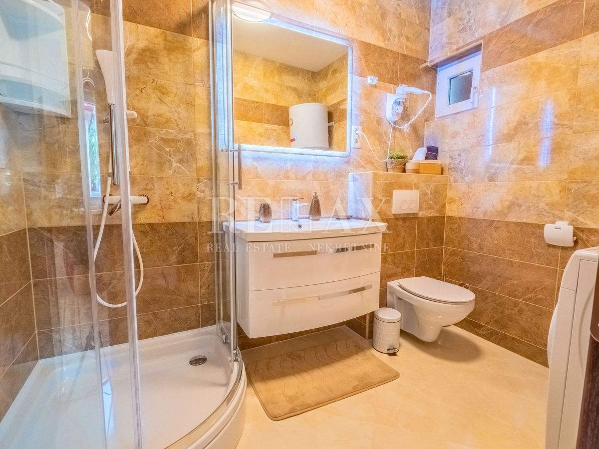 Novi Vinodolski - casa con 3 unità abitative