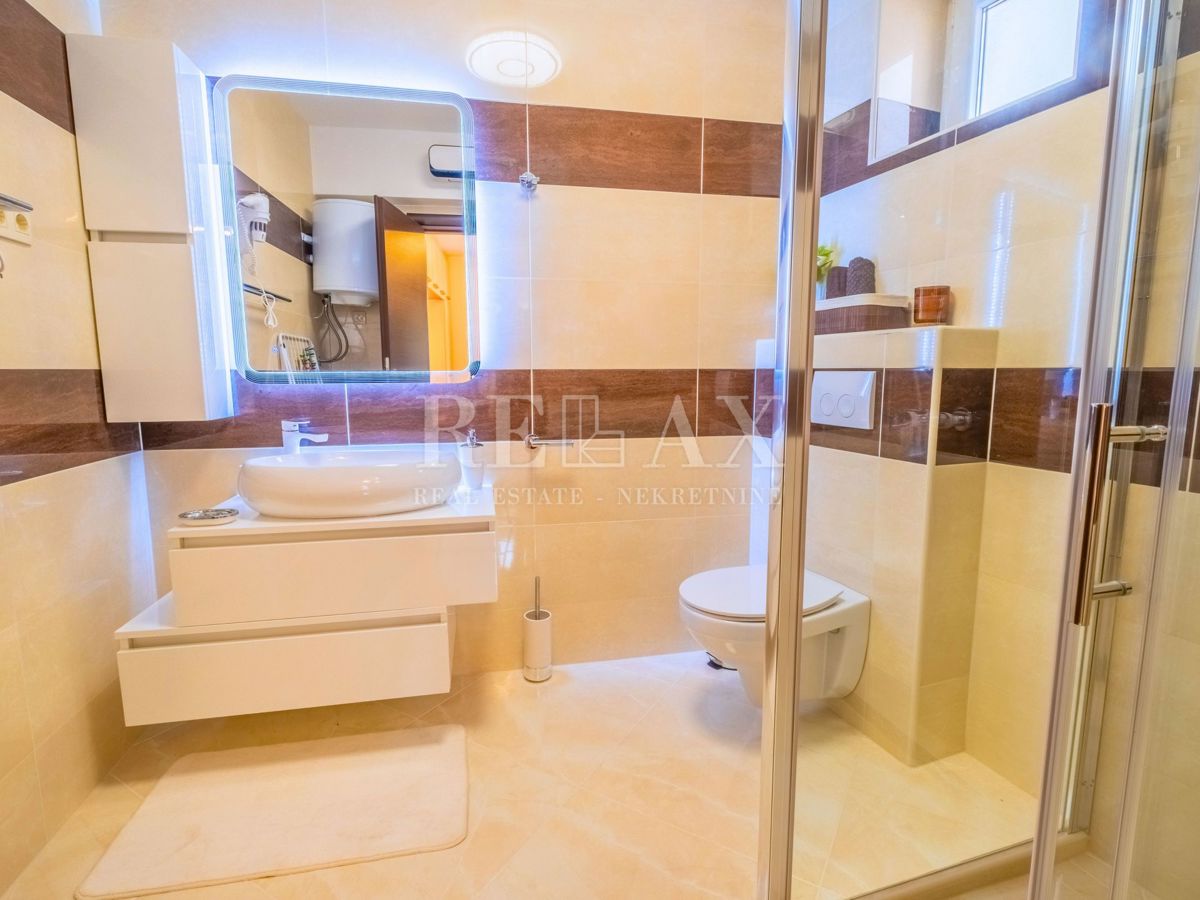 Novi Vinodolski - casa con 3 unità abitative