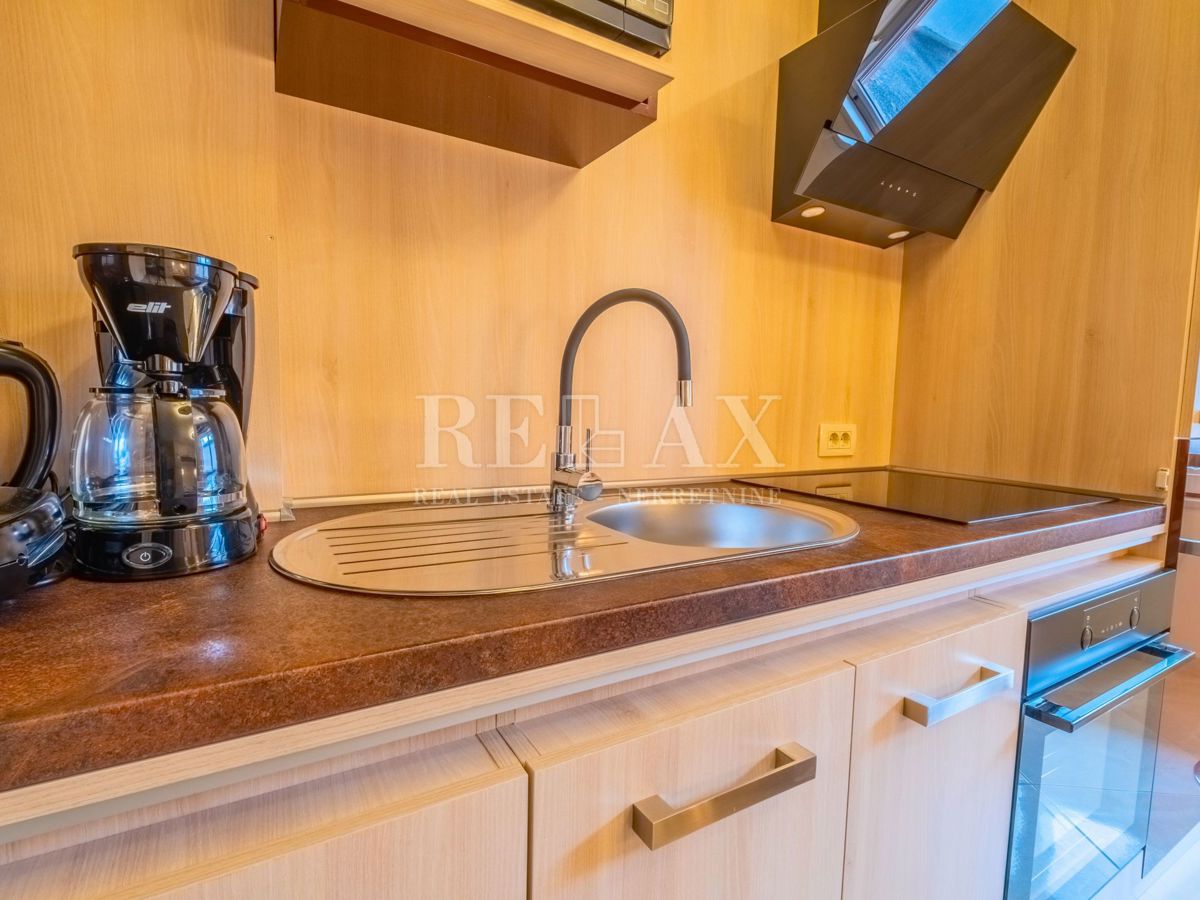 Novi Vinodolski - casa con 3 unità abitative