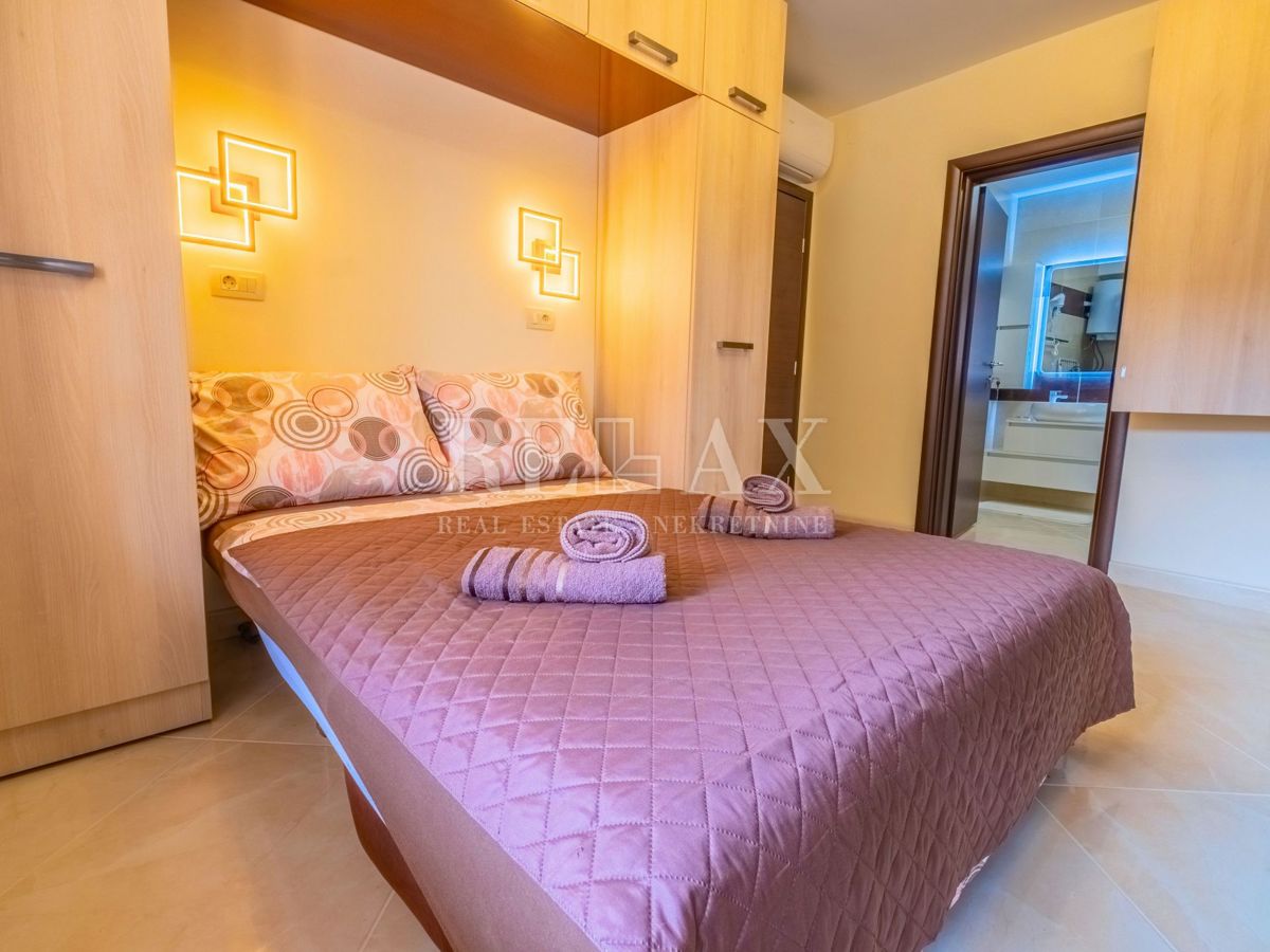 Novi Vinodolski - casa con 3 unità abitative