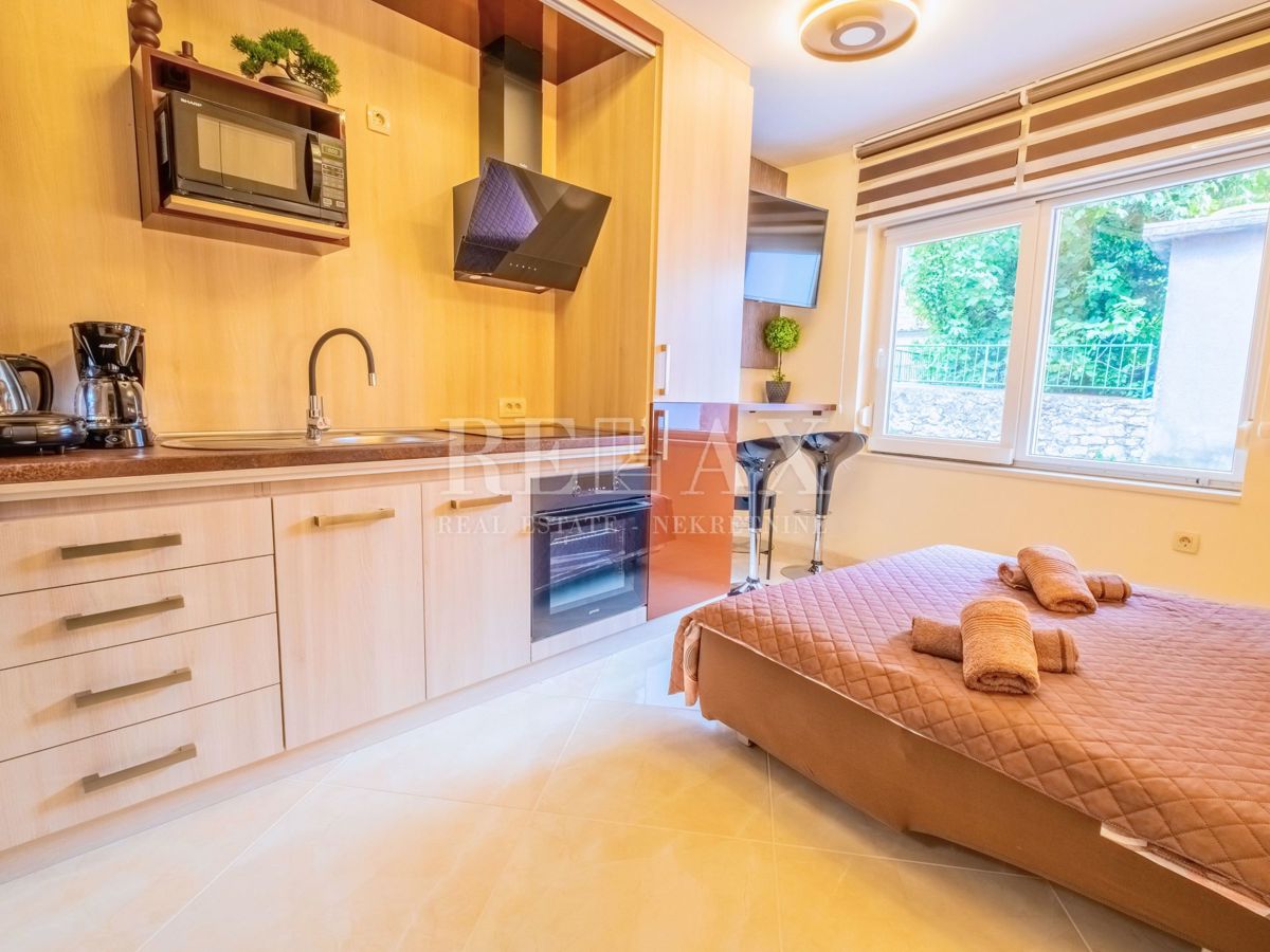 Novi Vinodolski - casa con 3 unità abitative