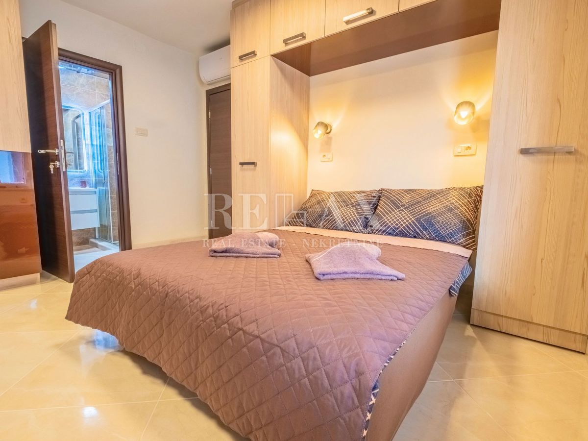 Novi Vinodolski - casa con 3 unità abitative