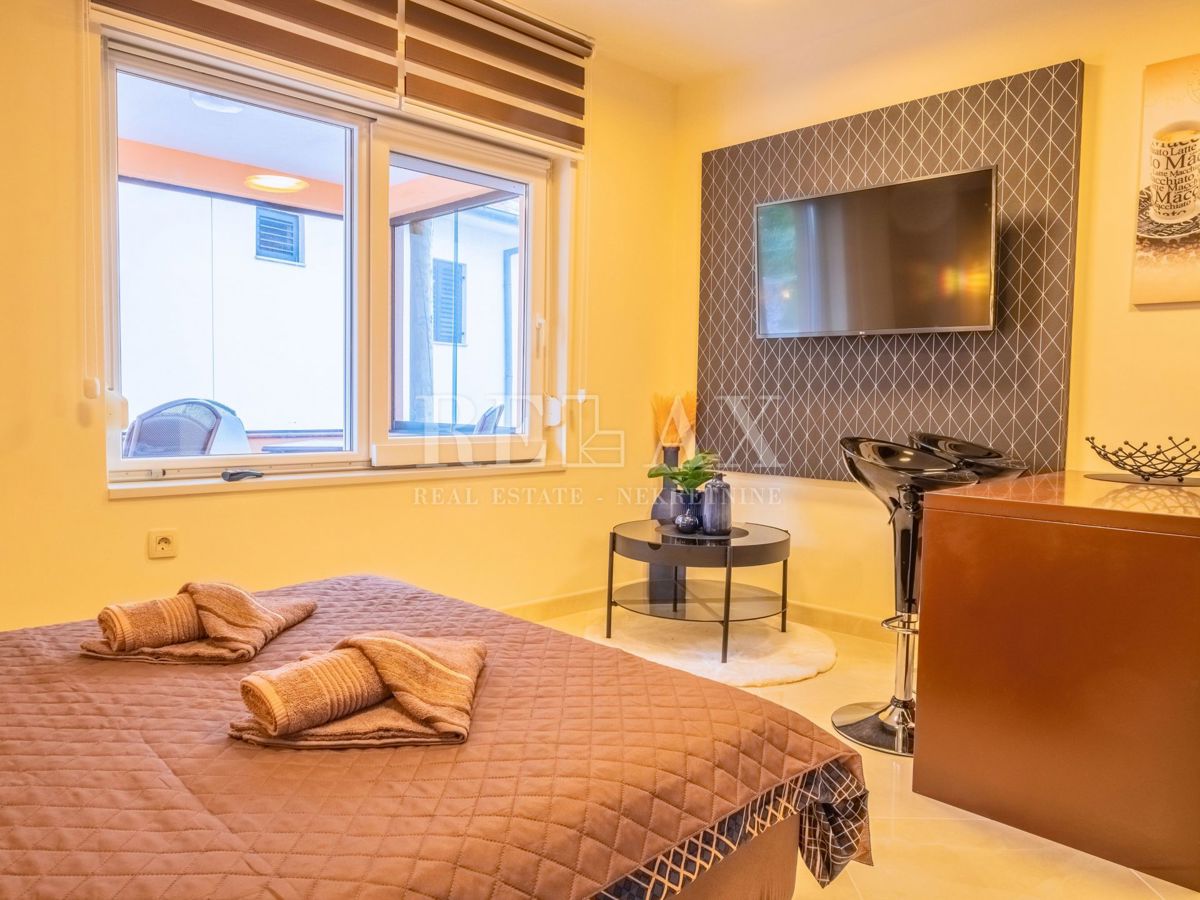 Novi Vinodolski - casa con 3 unità abitative