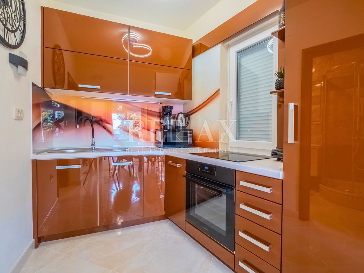 Novi Vinodolski - casa con 3 unità abitative