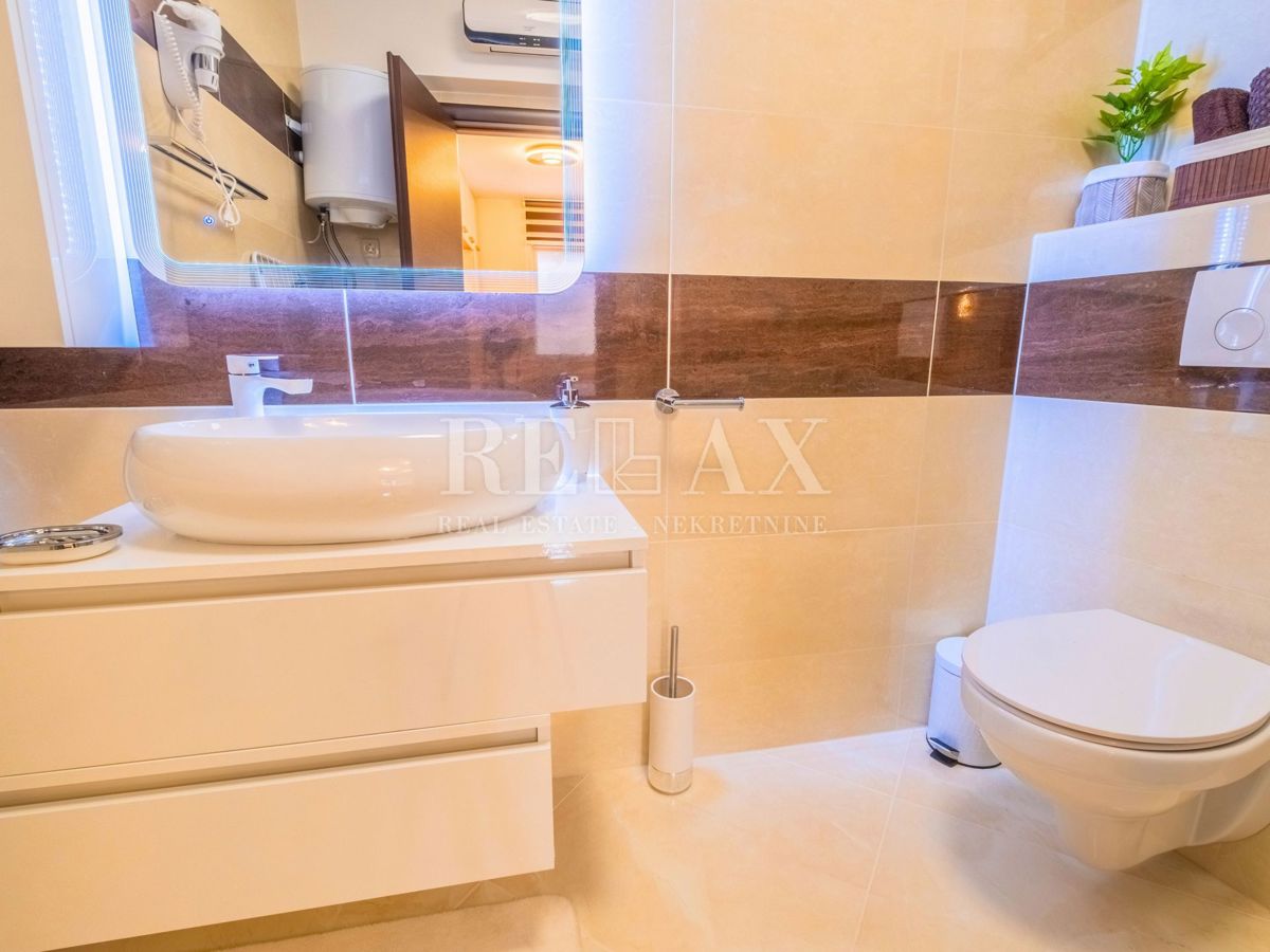 Novi Vinodolski - casa con 3 unità abitative