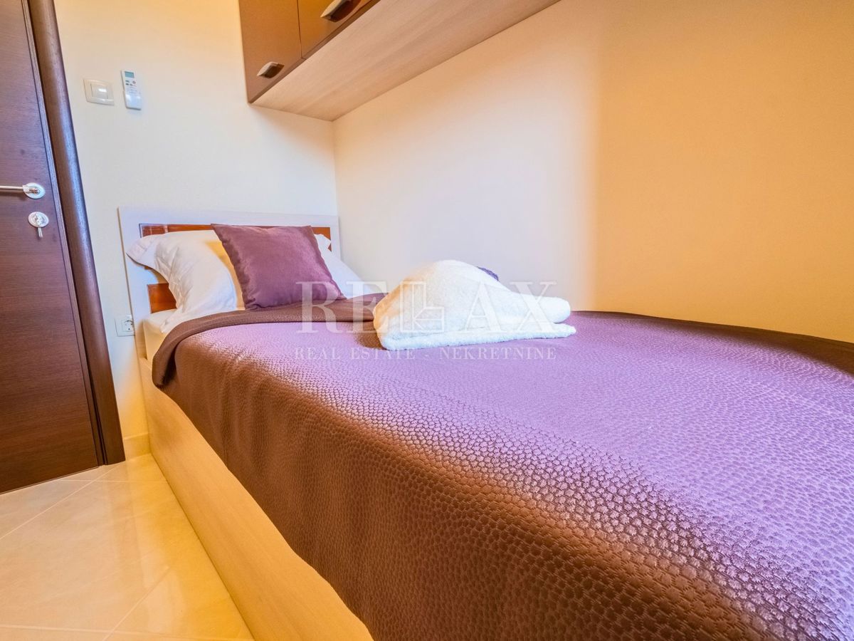 Novi Vinodolski - casa con 3 unità abitative