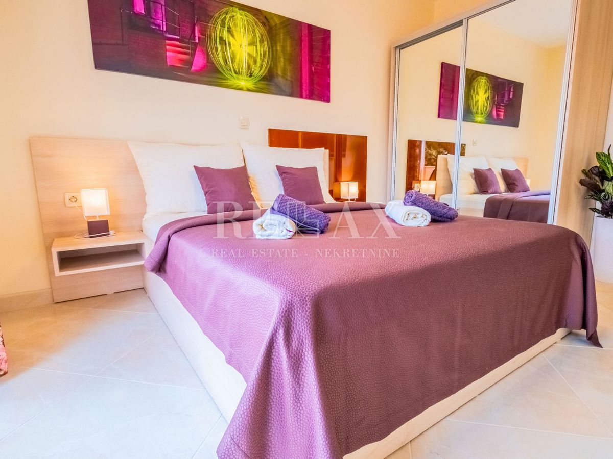 Novi Vinodolski - casa con 3 unità abitative