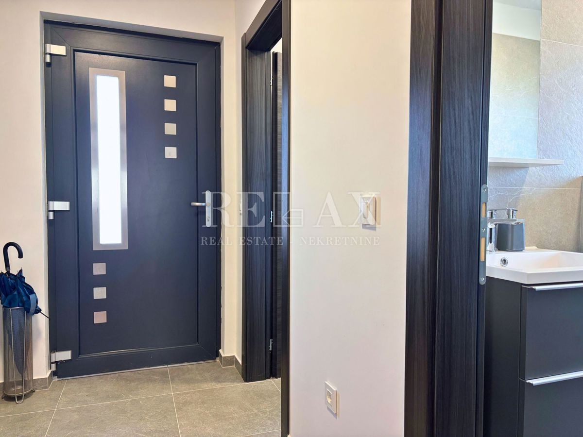 Isola di Krk, Vrbnik - casa indipendente con ampio giardino