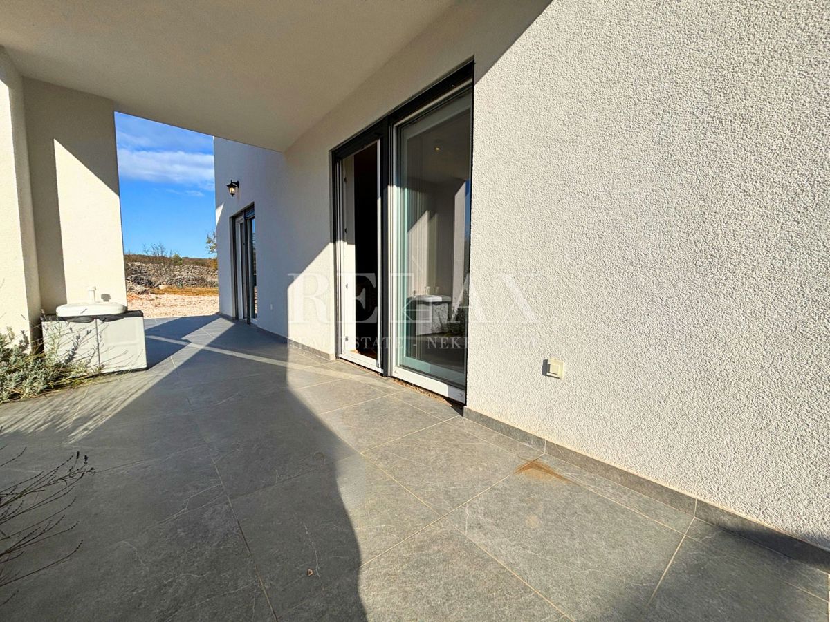 Isola di Krk, Vrbnik - casa indipendente con ampio giardino