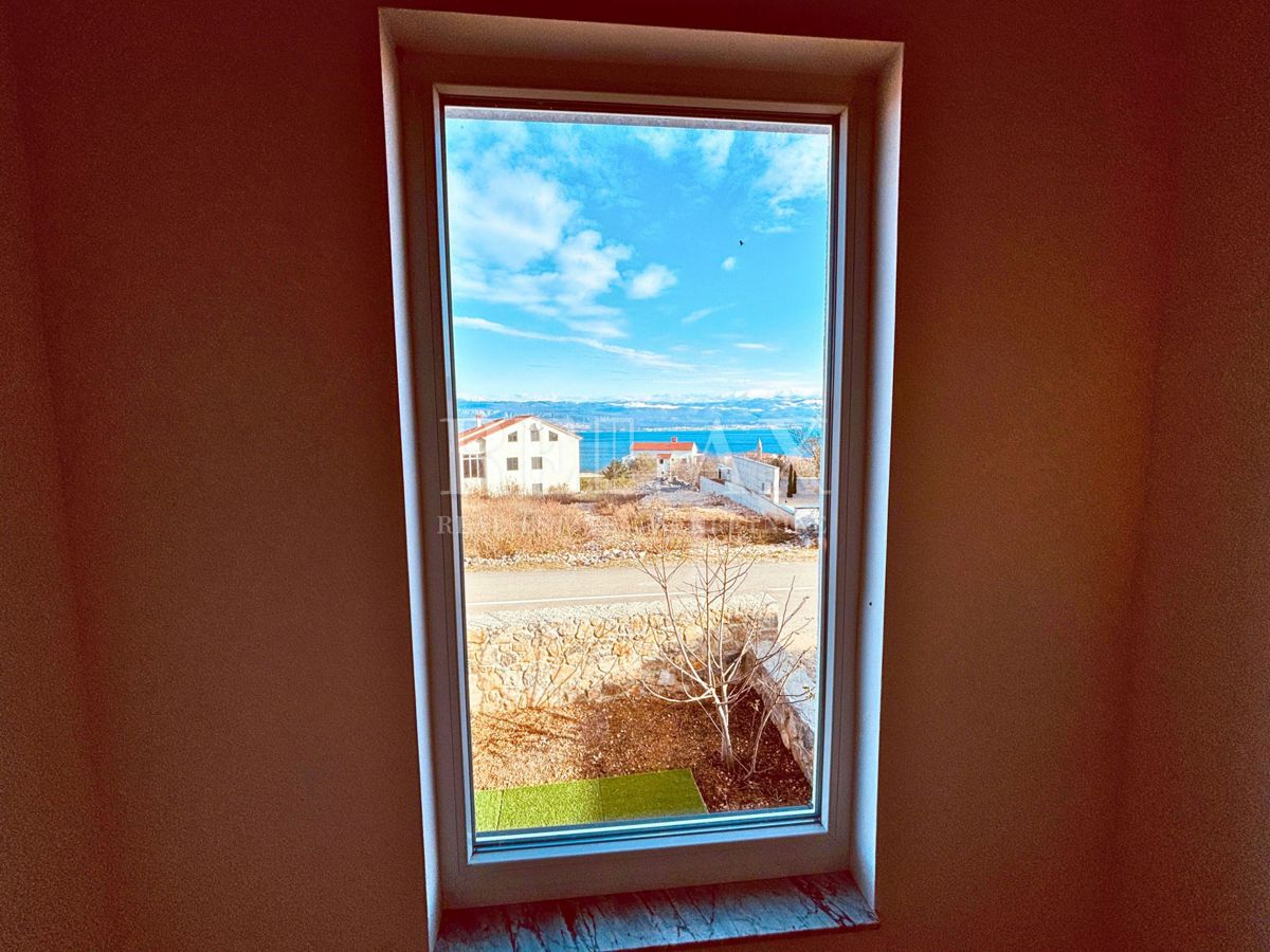 Isola di Krk, Vrbnik - casa indipendente con ampio giardino