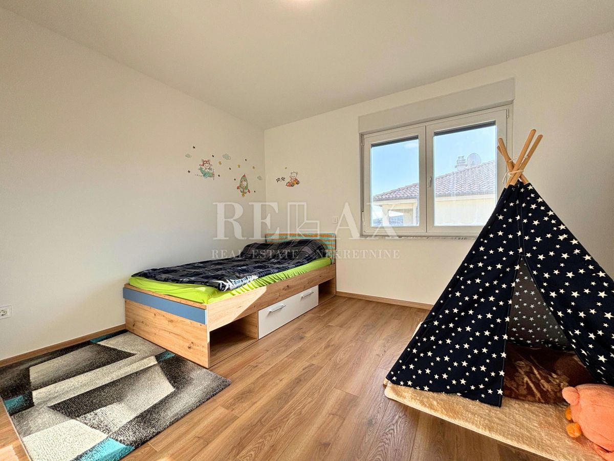 Isola di Krk, Vrbnik - casa indipendente con ampio giardino