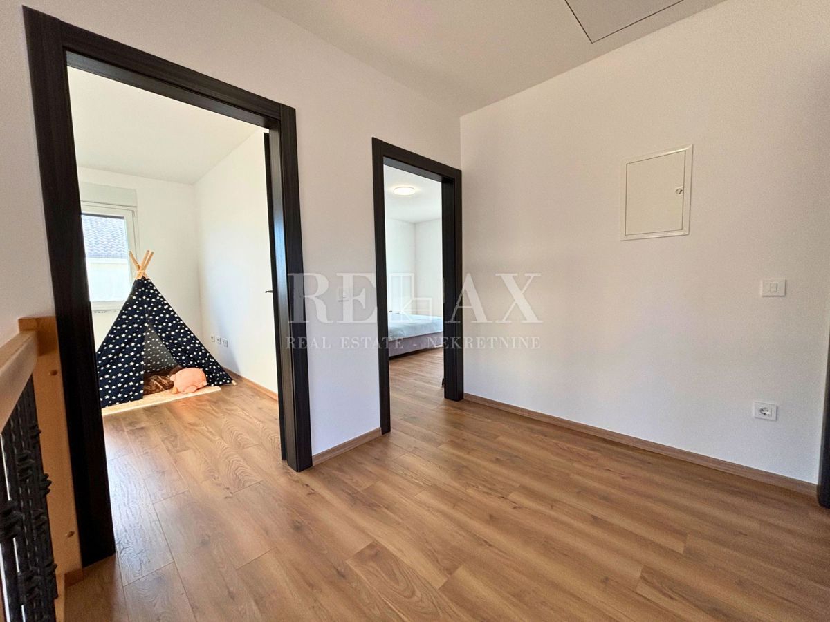 Isola di Krk, Vrbnik - casa indipendente con ampio giardino