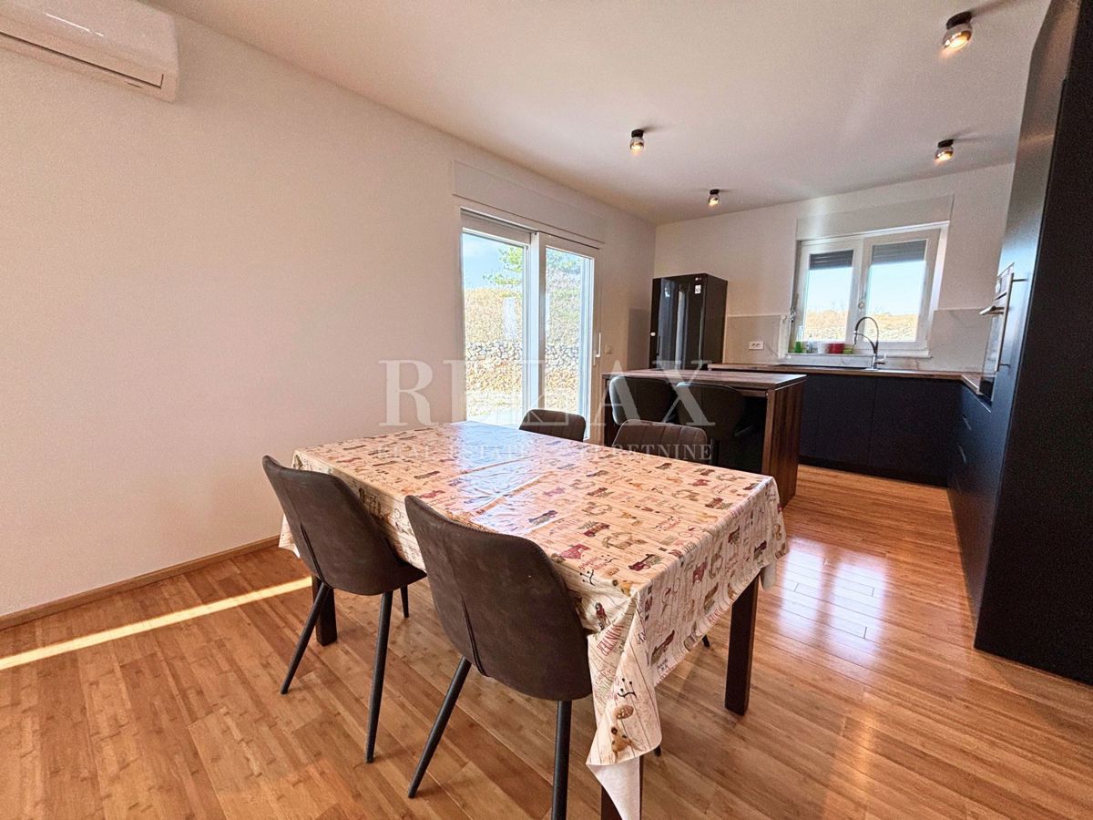 Isola di Krk, Vrbnik - casa indipendente con ampio giardino