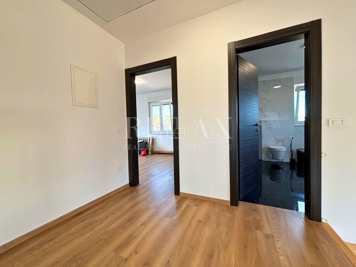 Isola di Krk, Vrbnik - casa indipendente con ampio giardino