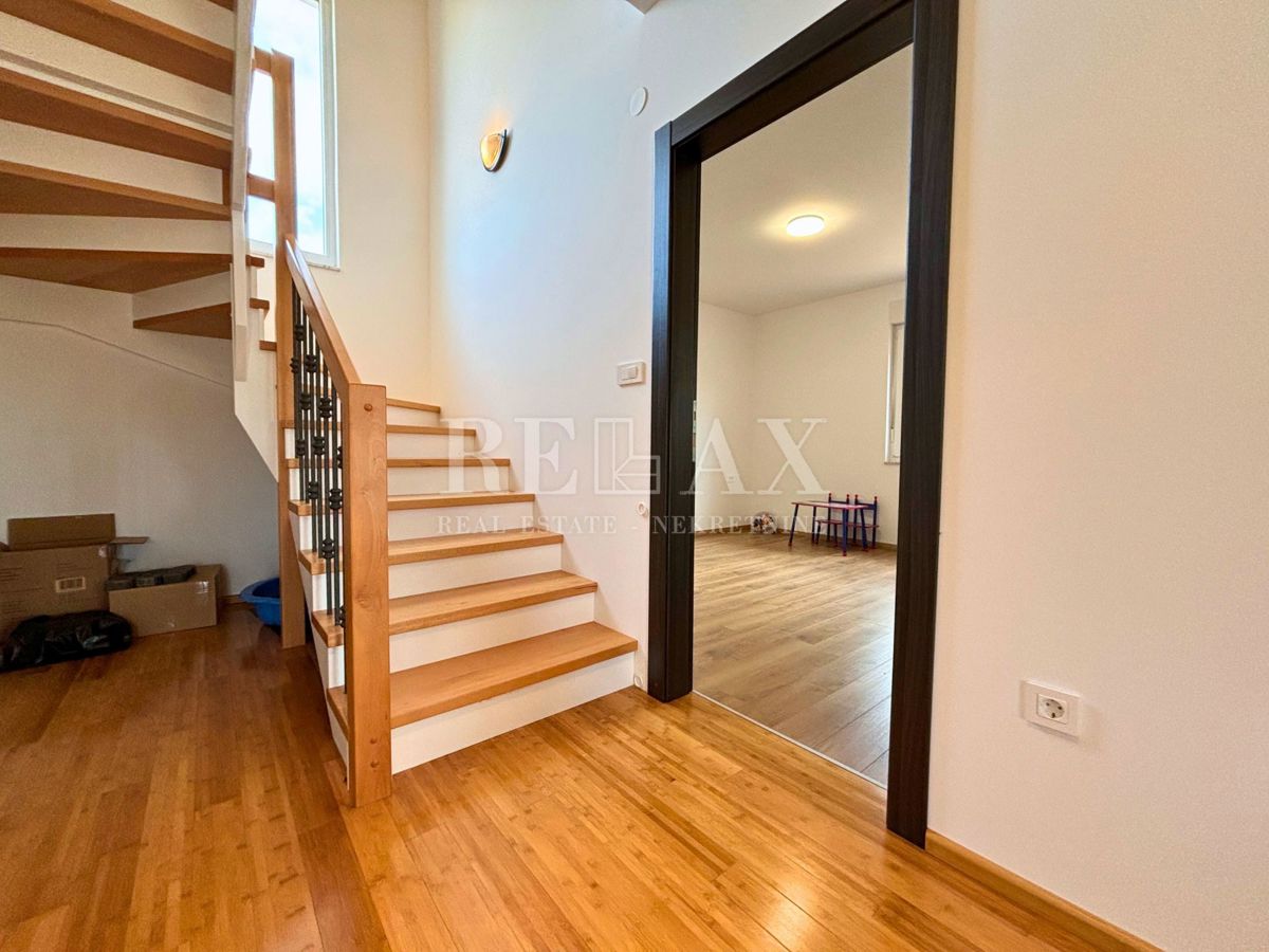 Isola di Krk, Vrbnik - casa indipendente con ampio giardino