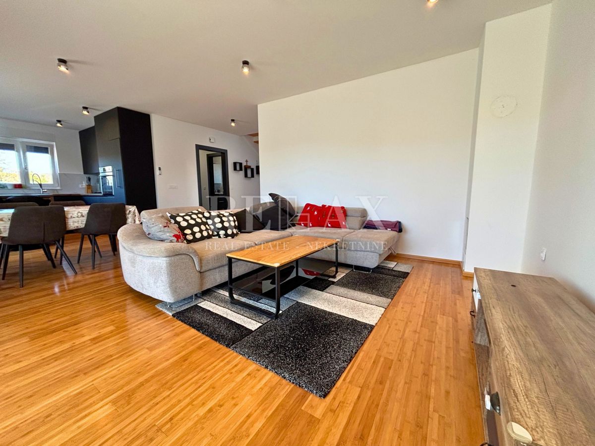 Isola di Krk, Vrbnik - casa indipendente con ampio giardino