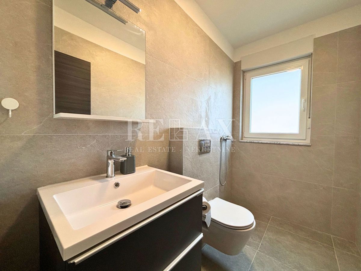 Isola di Krk, Vrbnik - casa indipendente con ampio giardino