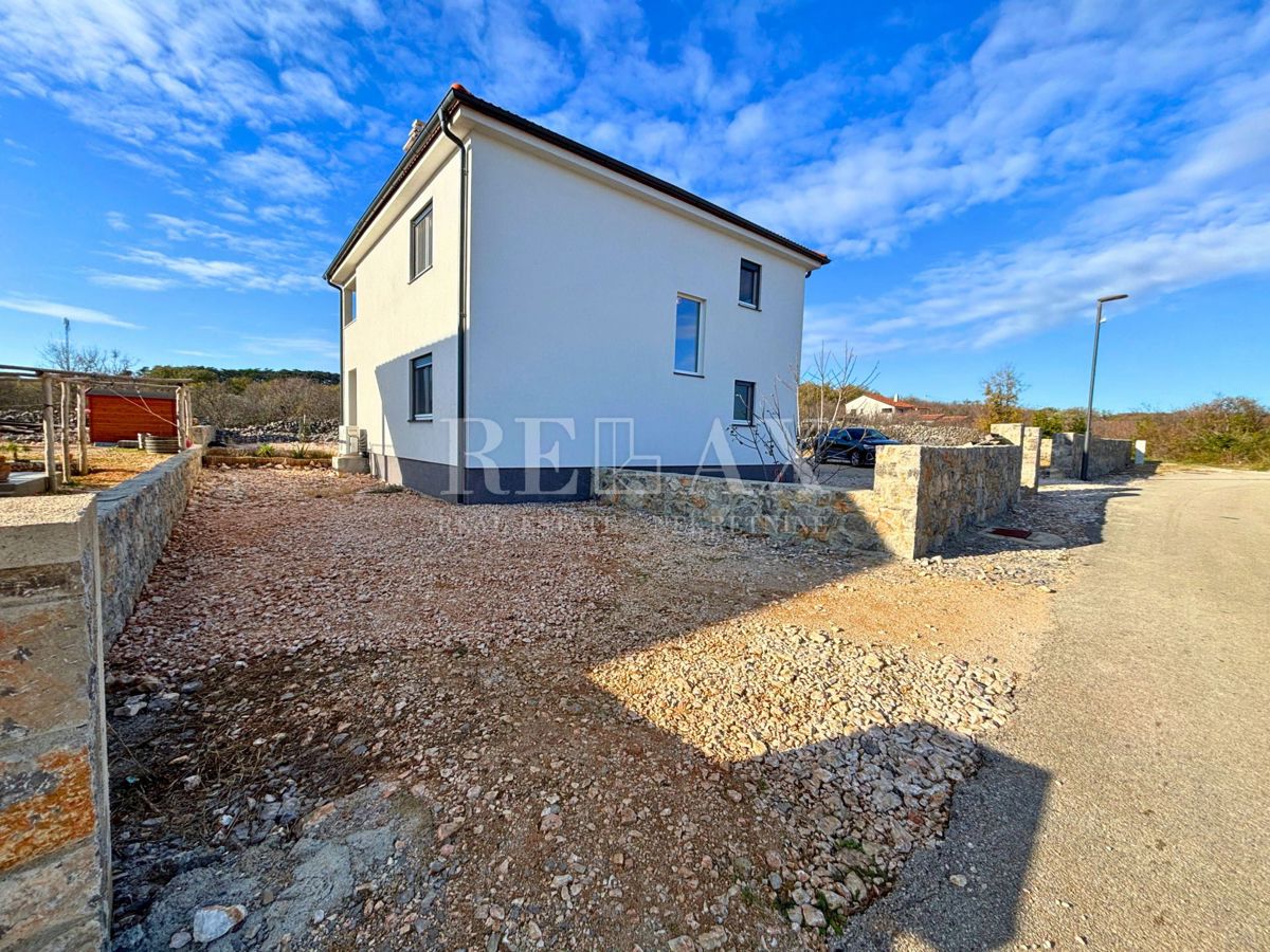 Isola di Krk, Vrbnik - casa indipendente con ampio giardino