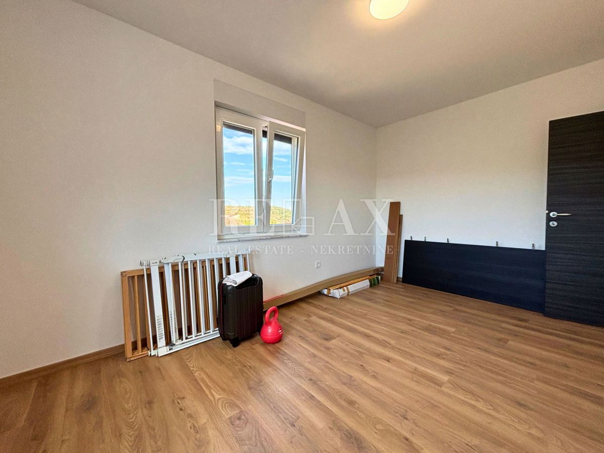 Isola di Krk, Vrbnik - casa indipendente con ampio giardino