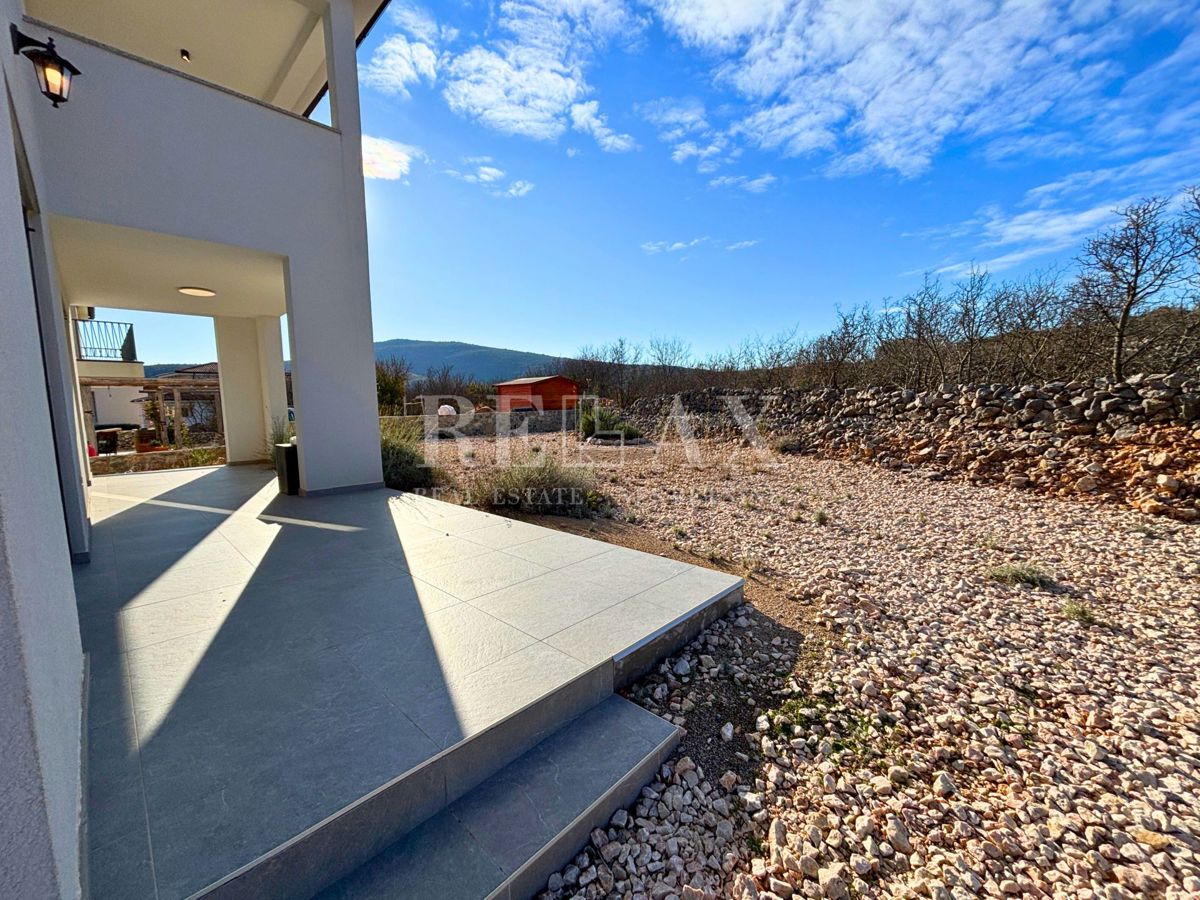 Isola di Krk, Vrbnik - casa indipendente con ampio giardino