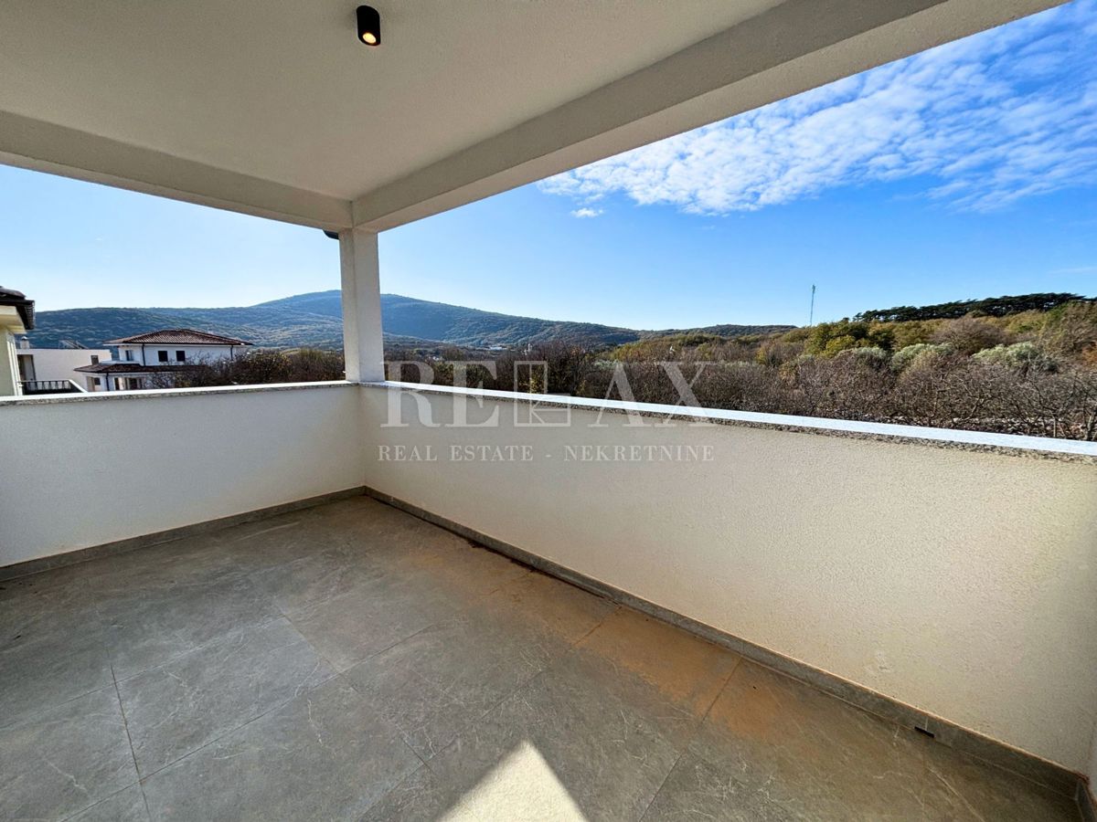 Isola di Krk, Vrbnik - casa indipendente con ampio giardino