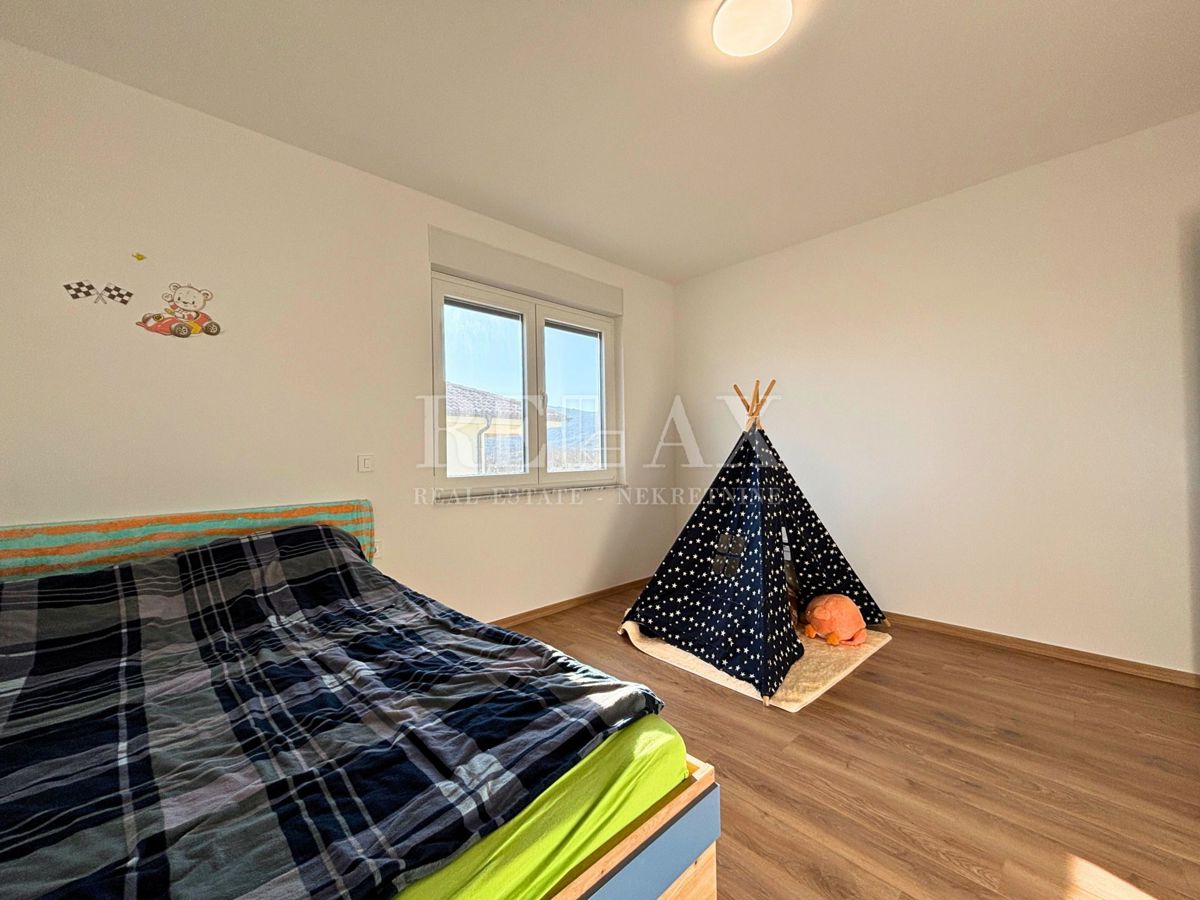 Isola di Krk, Vrbnik - casa indipendente con ampio giardino