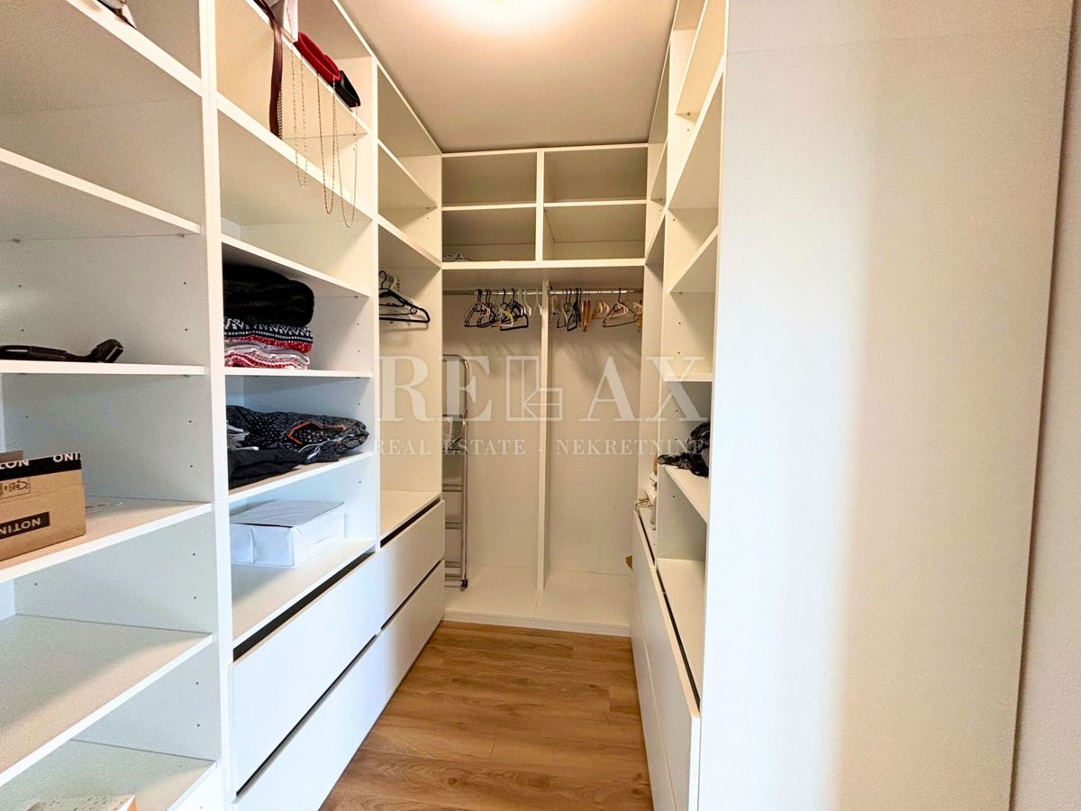 Isola di Krk, Vrbnik - casa indipendente con ampio giardino