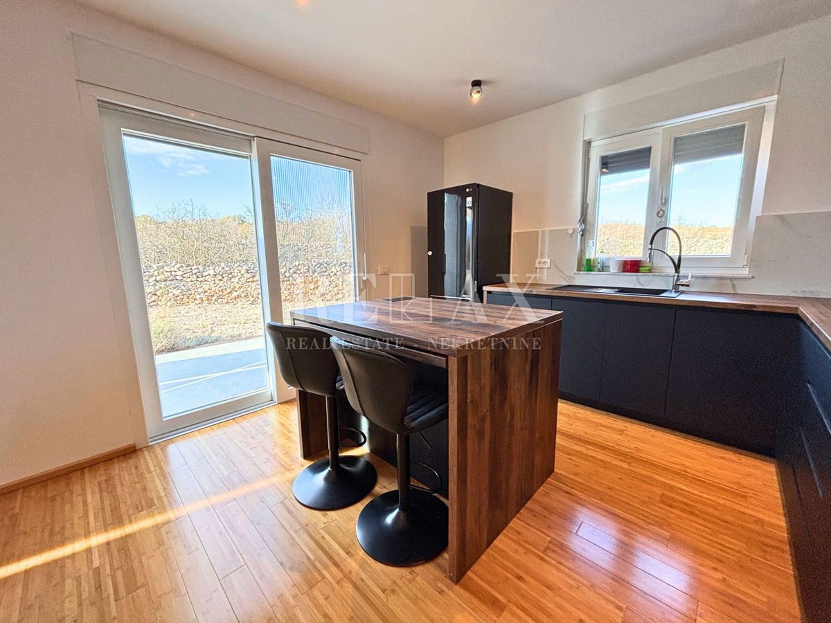 Isola di Krk, Vrbnik - casa indipendente con ampio giardino