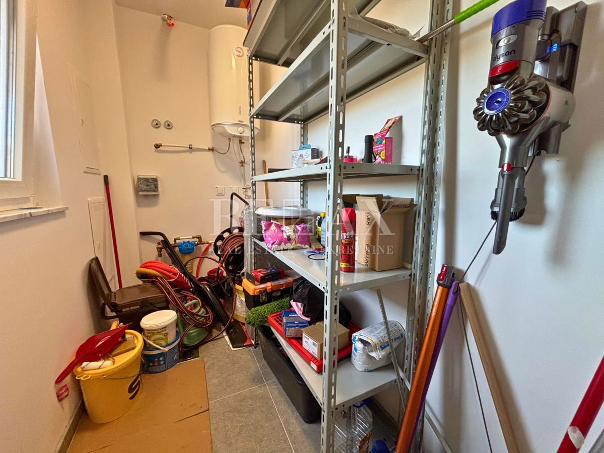 Isola di Krk, Vrbnik - casa indipendente con ampio giardino