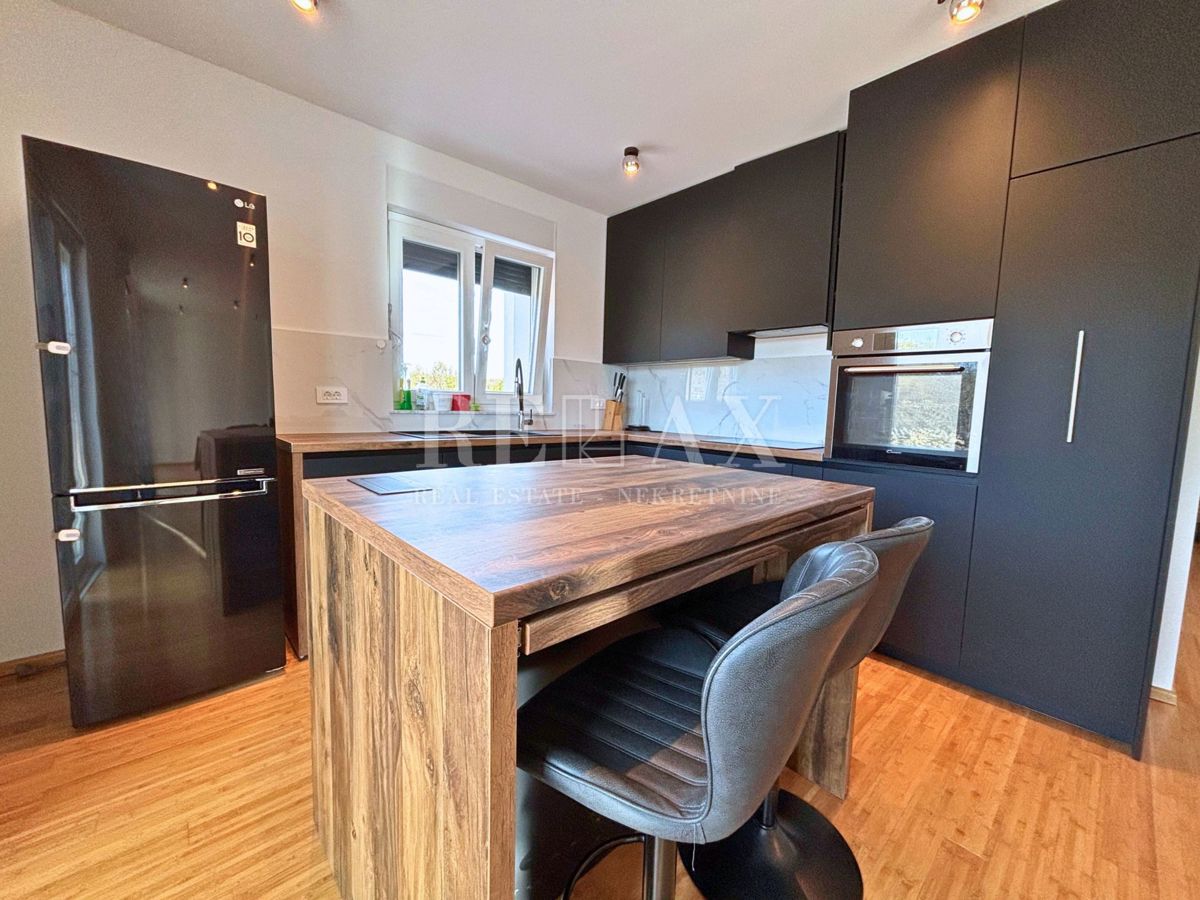 Isola di Krk, Vrbnik - casa indipendente con ampio giardino