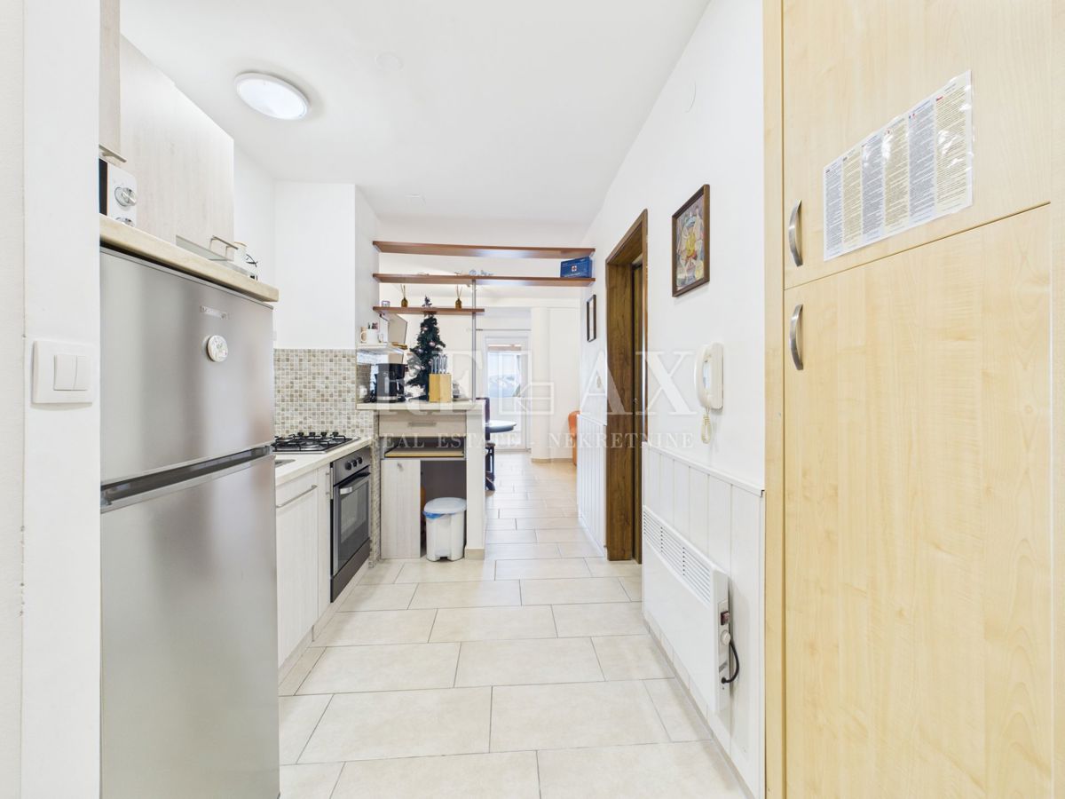 Senj - appartamento in seconda fila al mare