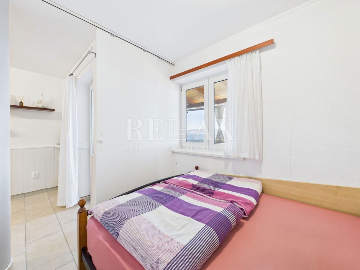 Senj - appartamento in seconda fila al mare