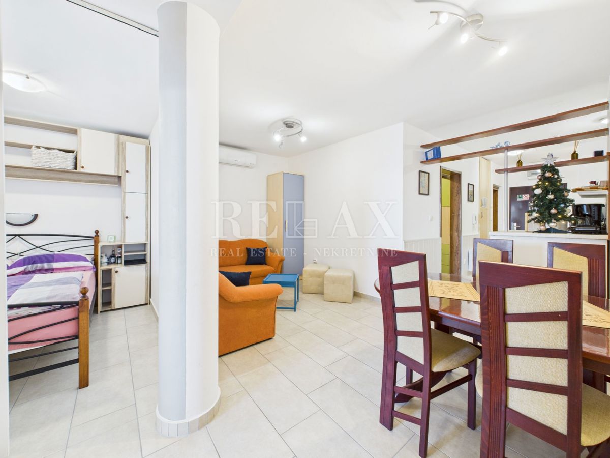 Senj - appartamento in seconda fila al mare