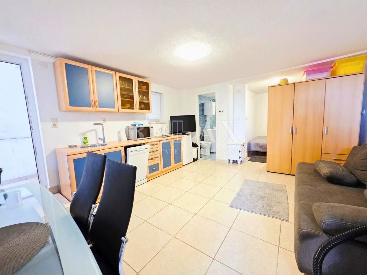 Crikvenica - casa con 2 appartamenti, a 180 m dalla spiaggia