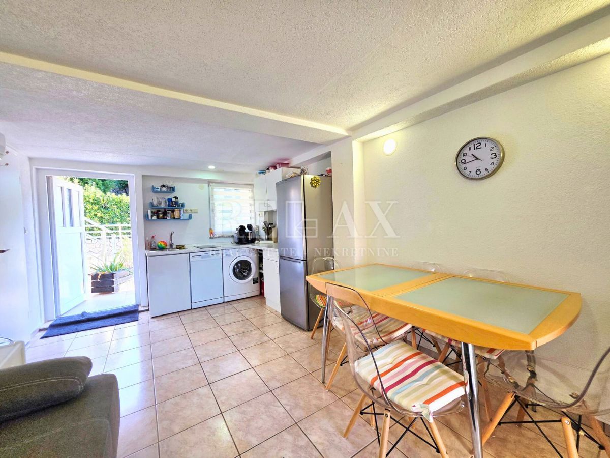 Crikvenica - casa con 2 appartamenti, a 180 m dalla spiaggia