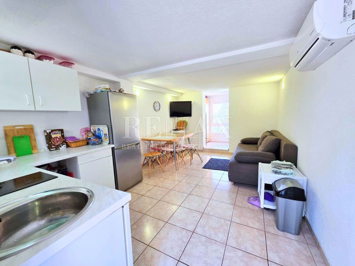 Crikvenica - casa con 2 appartamenti, a 180 m dalla spiaggia