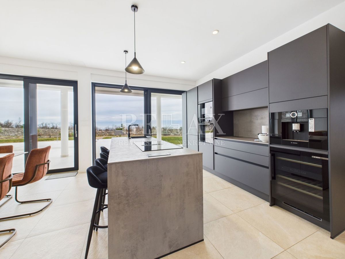 Šmrika - una bellissima villa con piscina e vista sul mare