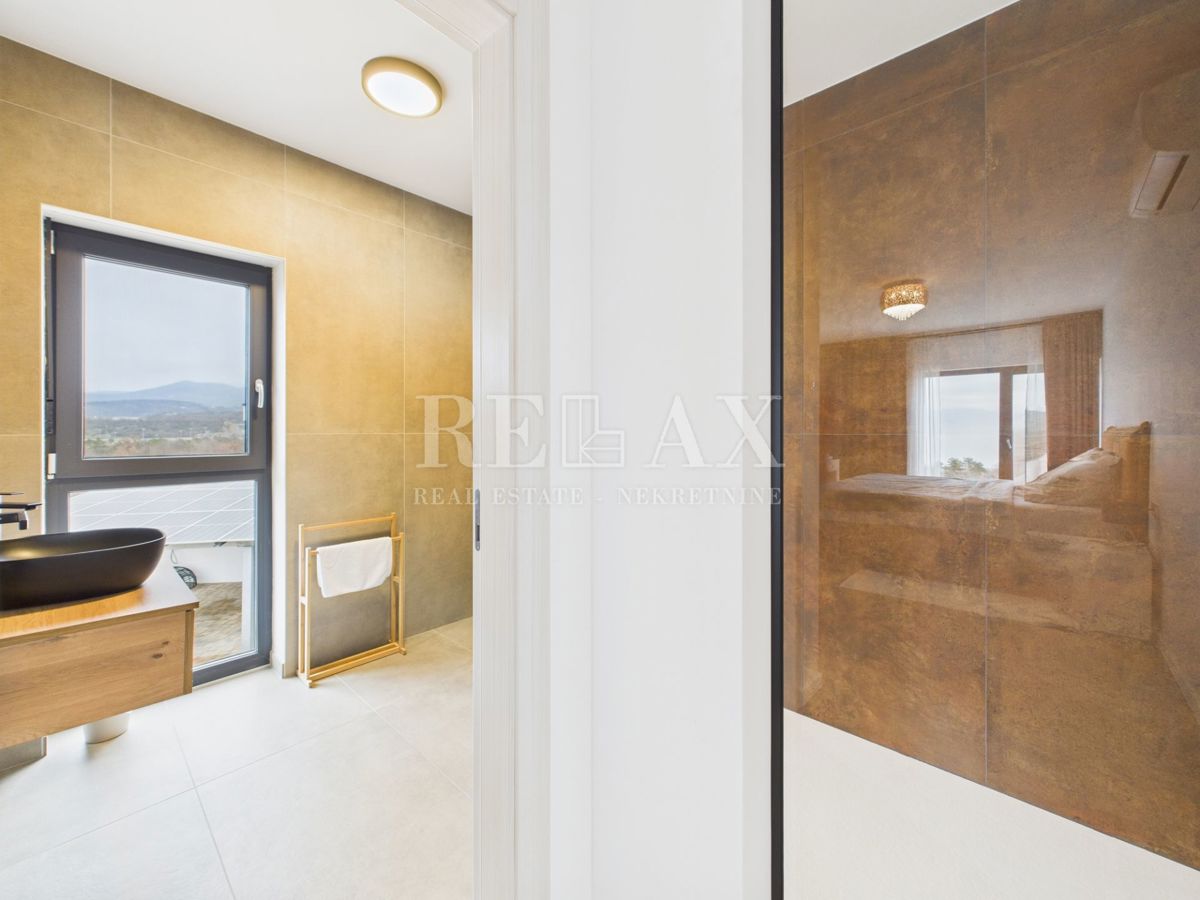 Šmrika - una bellissima villa con piscina e vista sul mare