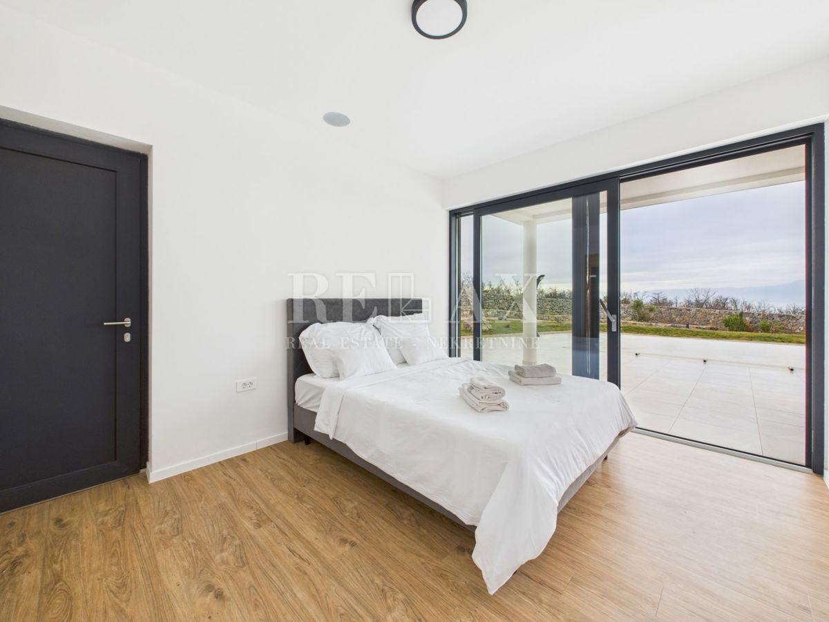 Šmrika - una bellissima villa con piscina e vista sul mare